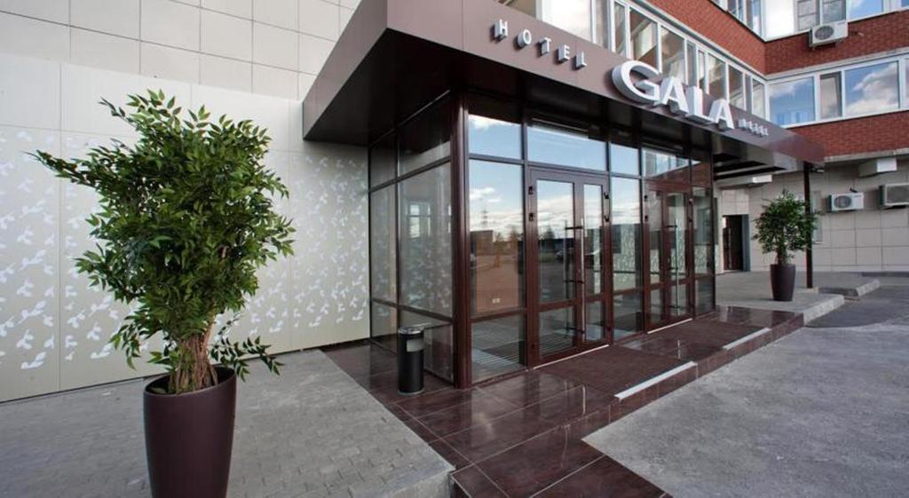 Gala Hotel Surgut Exterior photo